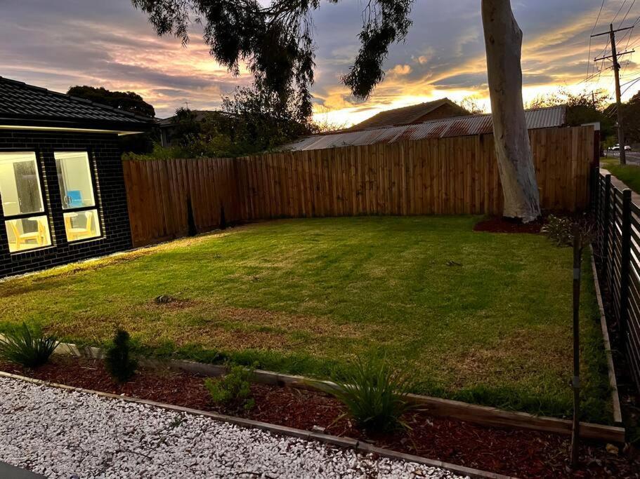 Brand New Modern 2 Bedroom Guesthouse At Airport! Melbourne Exterior foto